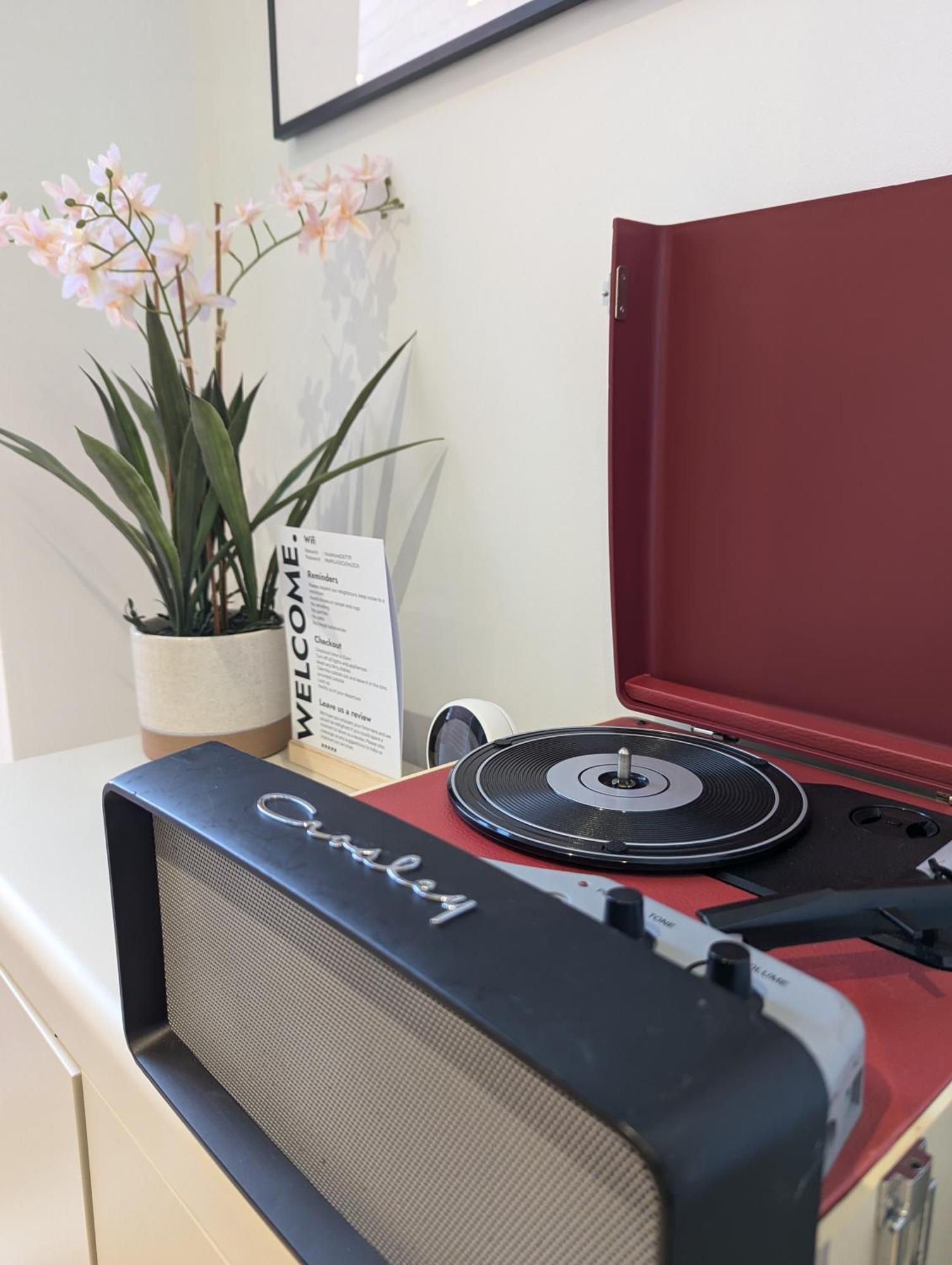 Apartment Urban Oasis Serviced - Families, Remote Work, Corporate, Contractors